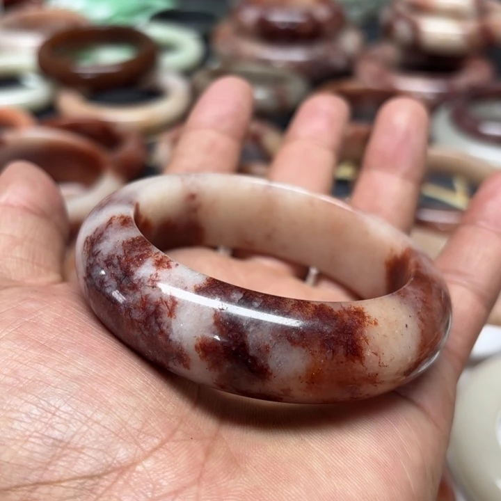 用***8石英岩玉合金颈饰