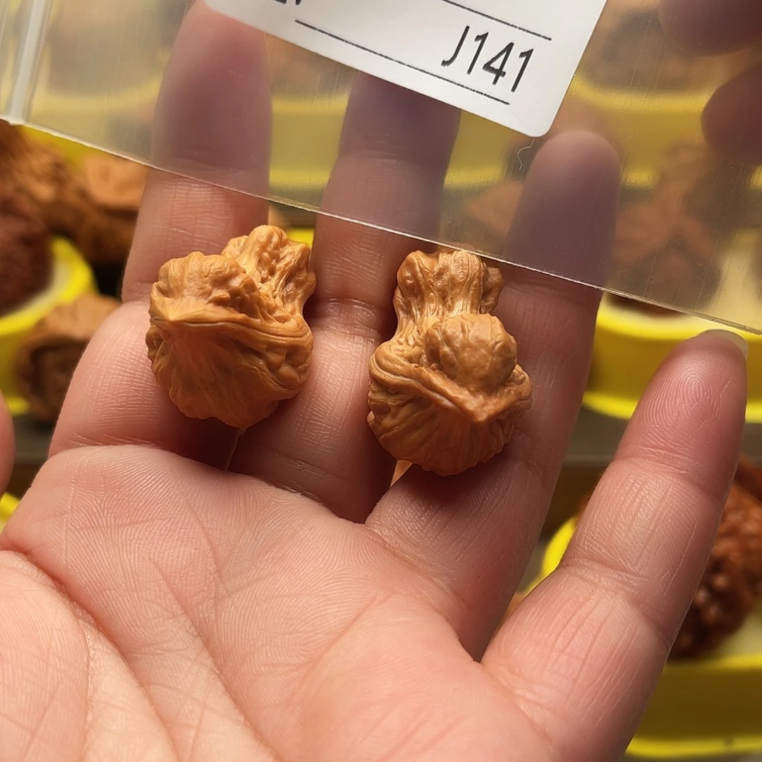 须***_桃核吊坠Hggggghhh