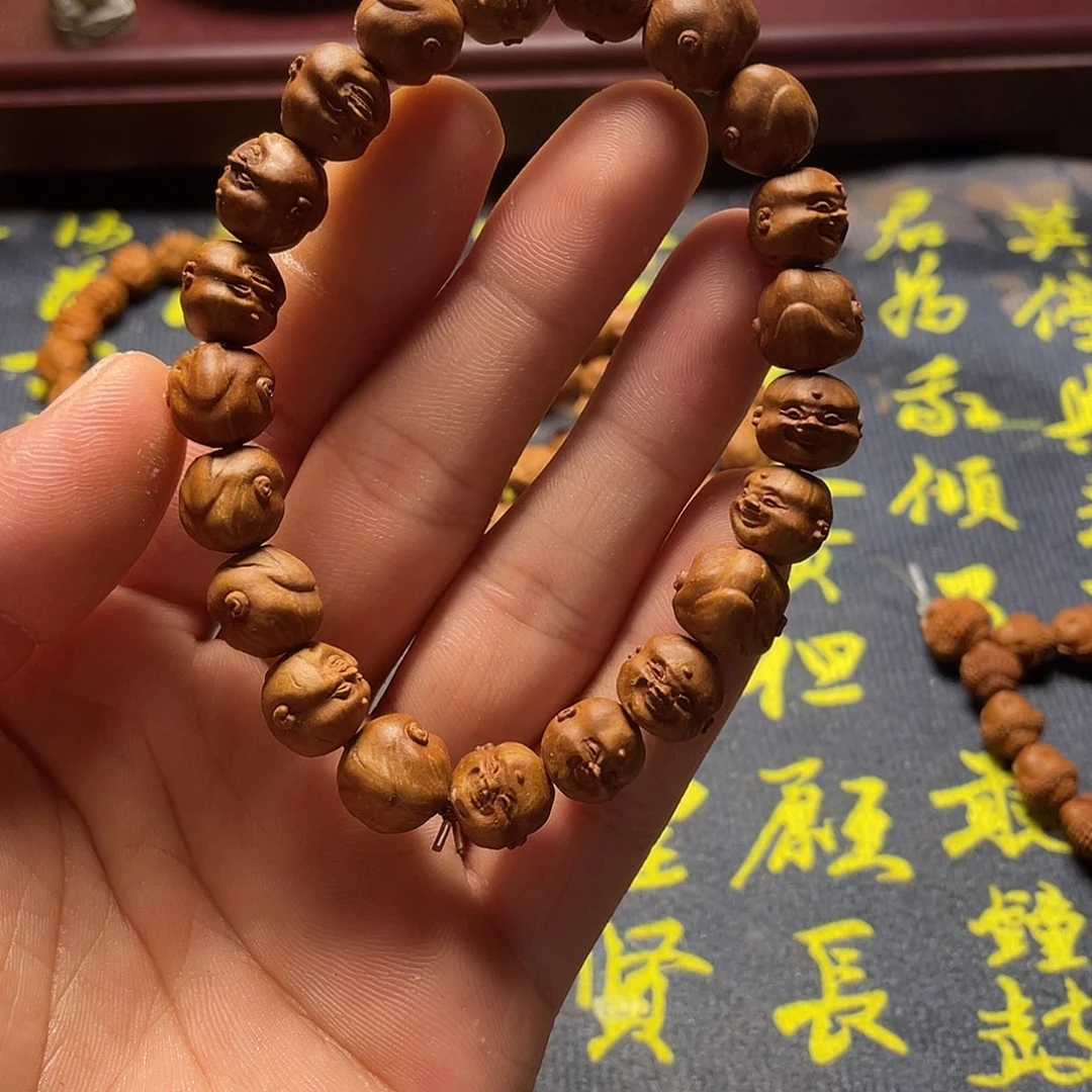 -****》龙纹桃核雕刻瑕疵开心