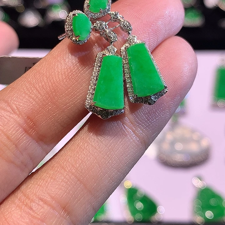 翡翠18K金镶嵌耳饰耳钉