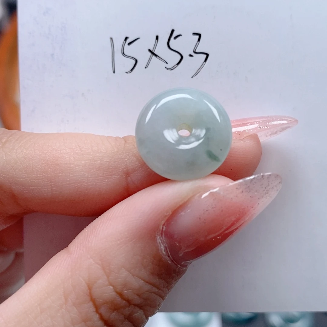 翡翠颈饰未镶嵌天然翡翠