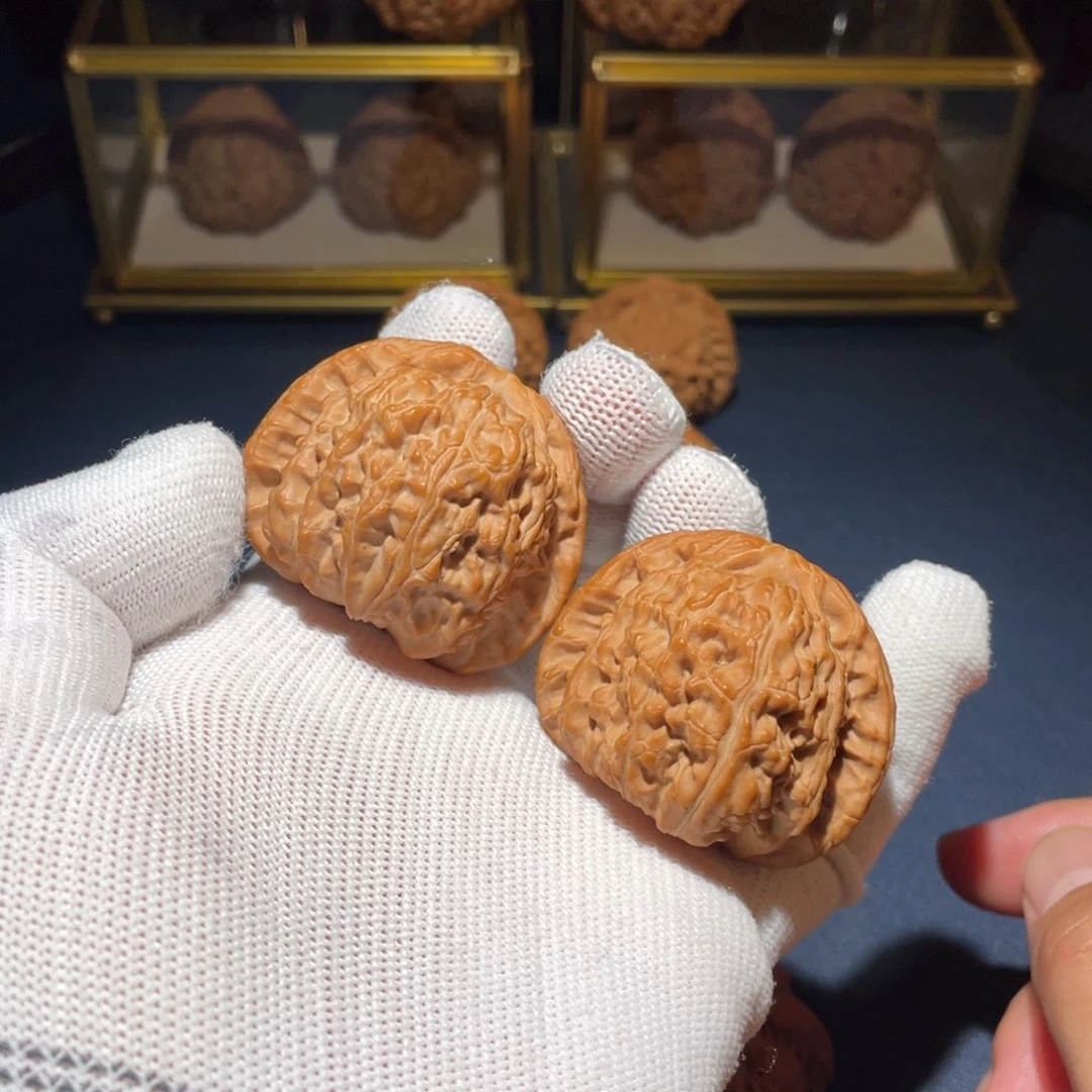 文玩核桃吊坠44闷白