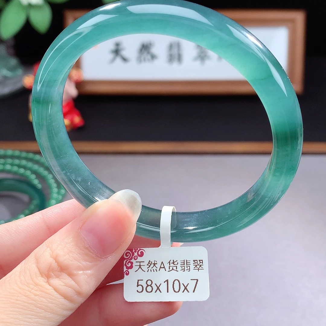 未镶嵌手镯（圆镯）翡翠