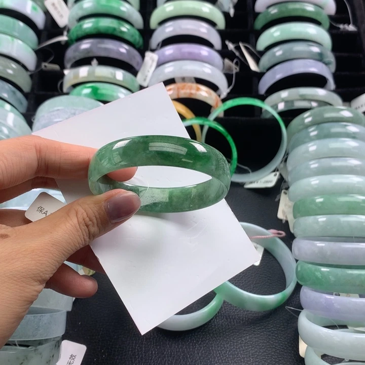 翡翠手镯未镶嵌公主