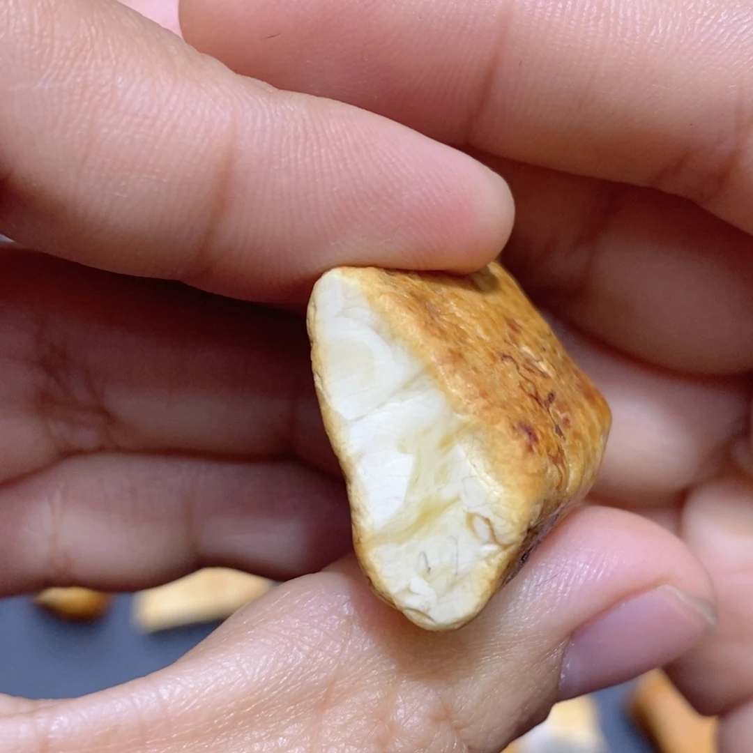 定制琥珀蜜蜡原石