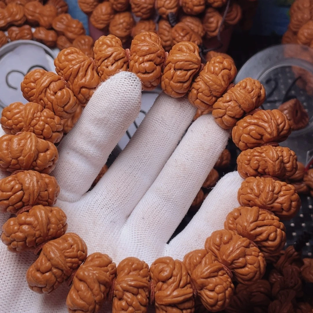 天***和文玩核桃吊坠桃核