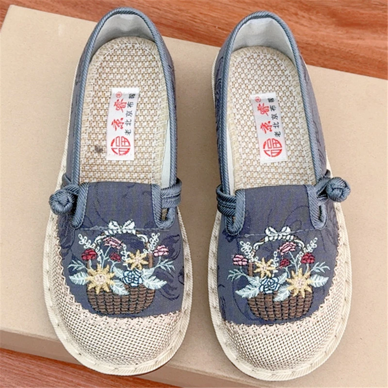 中国风民族风绣花舒适中老年新中式布鞋休闲平底舒适妈妈鞋女单鞋