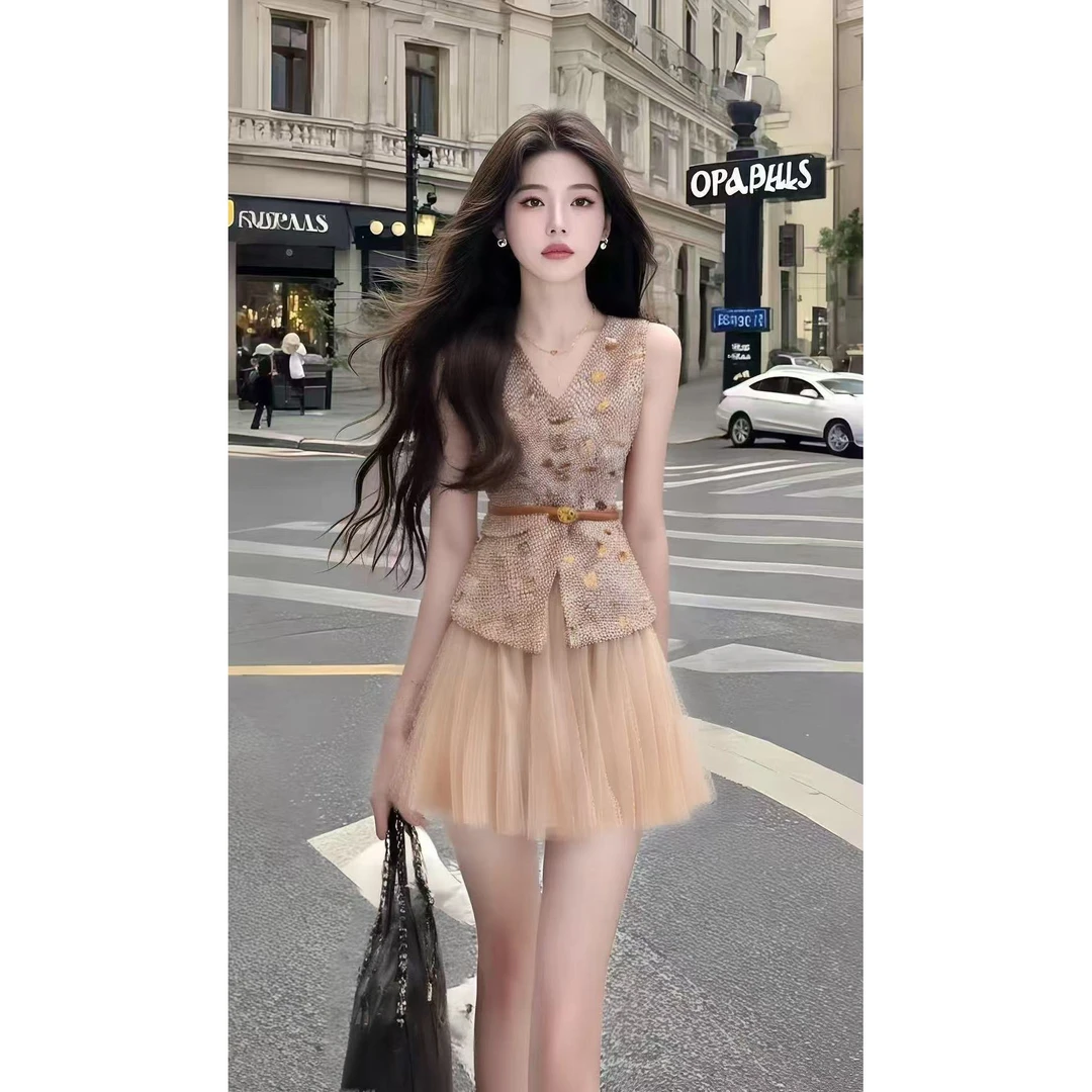 新款时尚别致设计感无袖V领修身上衣+杏色百搭显瘦半身裙女两件套