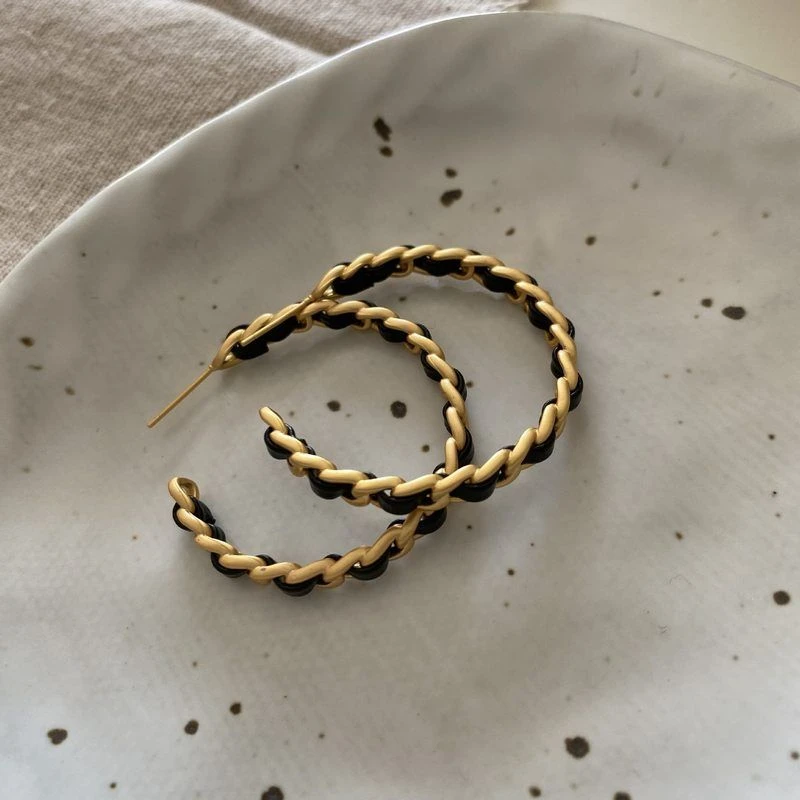 黄铜亚克力耳饰 欧美经典黑色皮革金属编织高级感耳环女小众设计