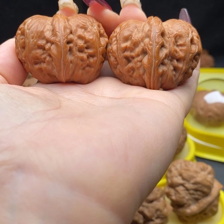 用***文玩核桃把件元宝