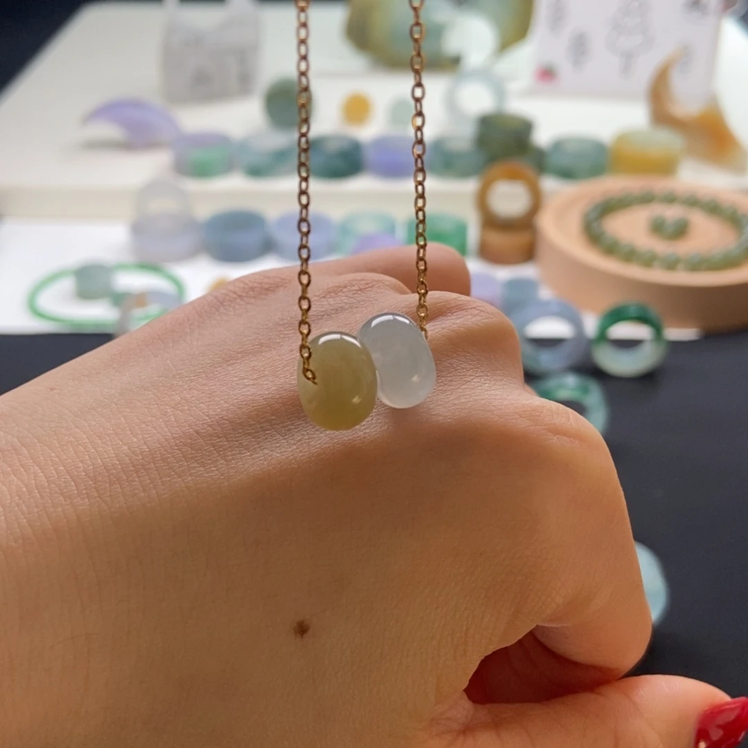 颈饰未镶嵌翡翠一对吊坠