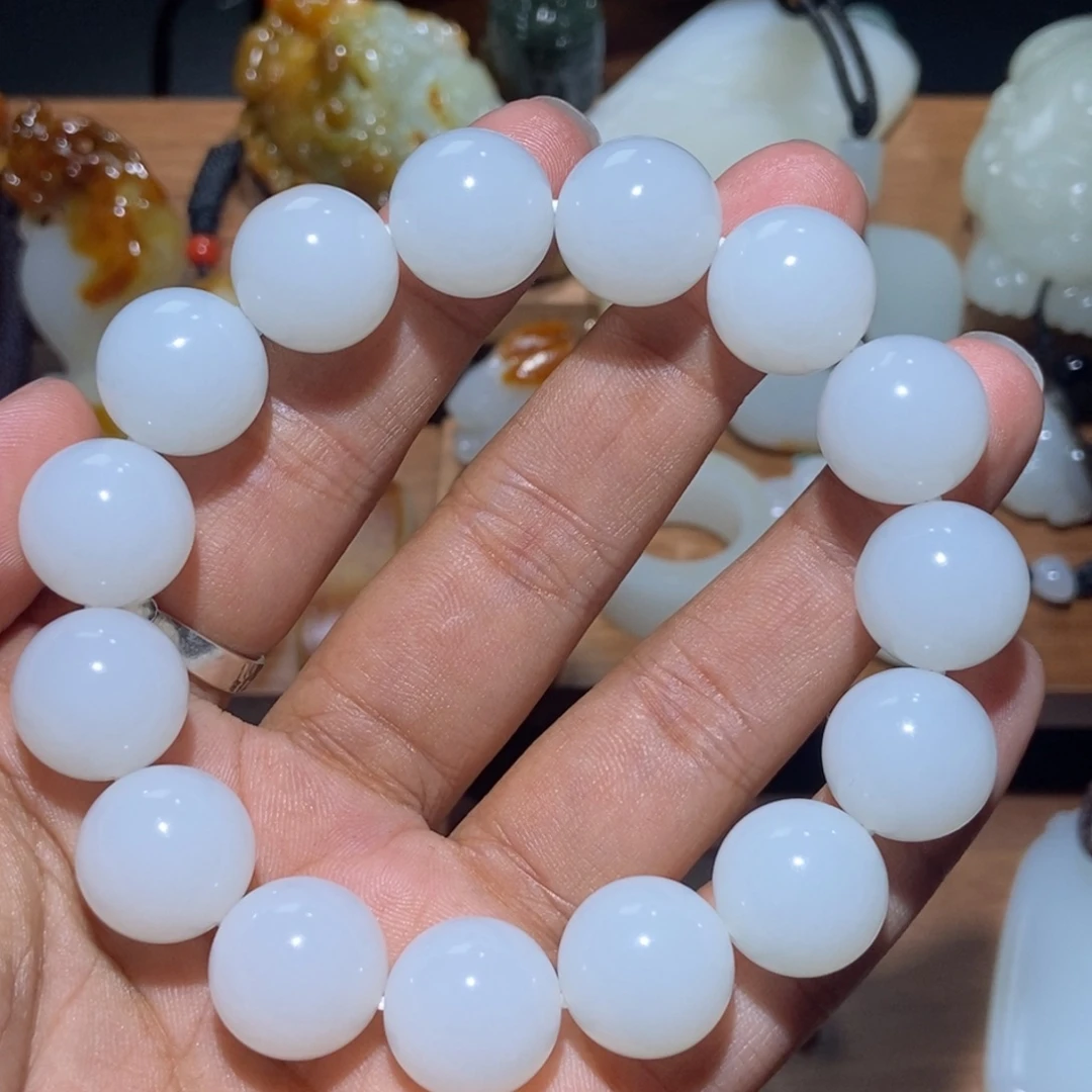 鸟***爹和田玉未镶嵌颈饰