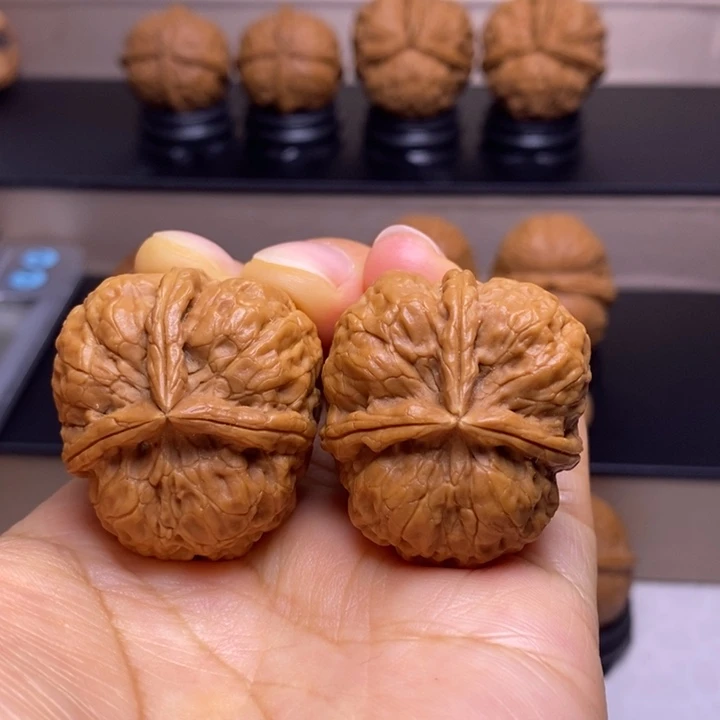 文玩核桃把件铁三角三楞9