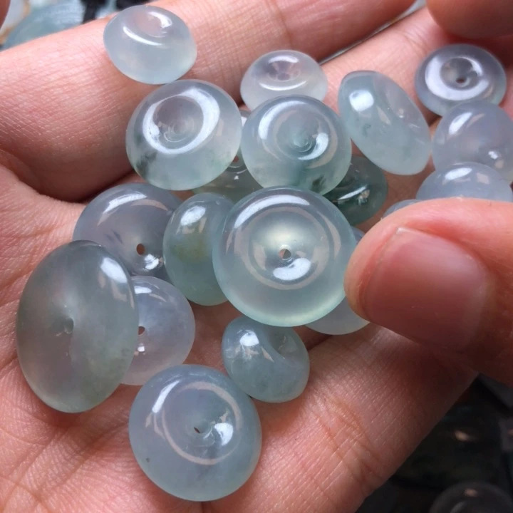 定制翡翠未镶嵌挂件