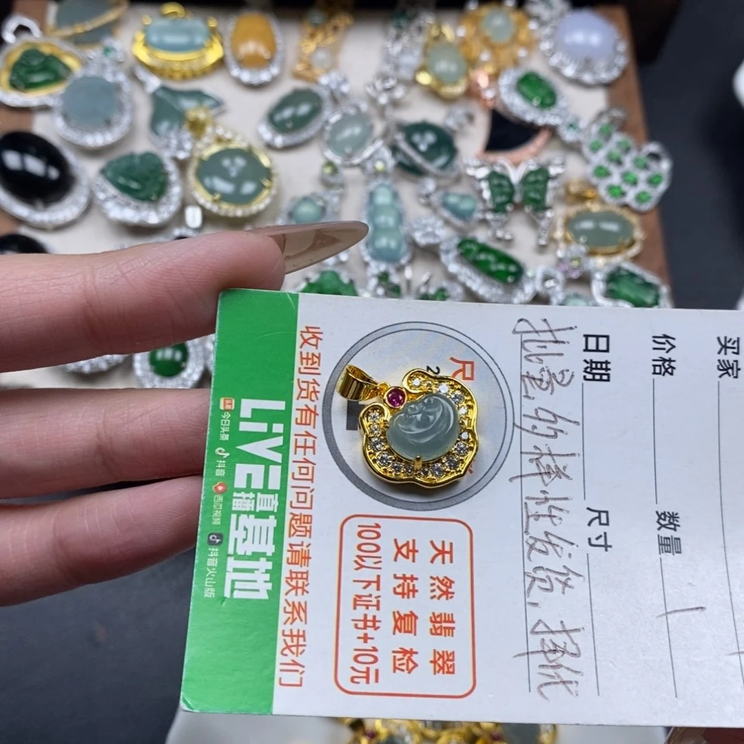 翡翠颈饰未镶嵌翡翠