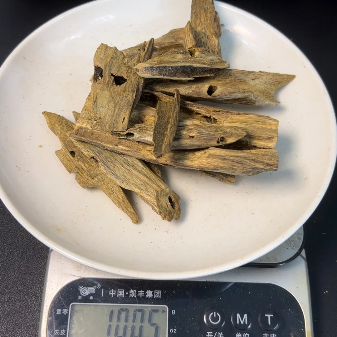 沉香沉香碎屑绿河虫眼