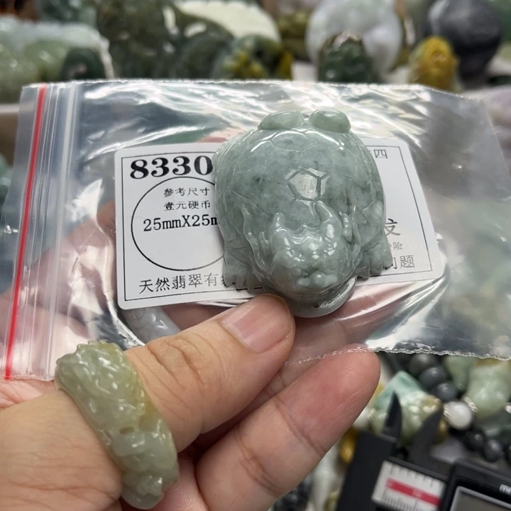 翡翠未镶嵌颈饰8330