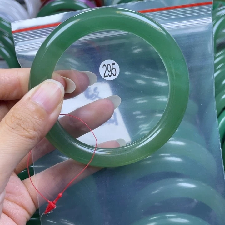 未镶嵌手镯石英质玉60