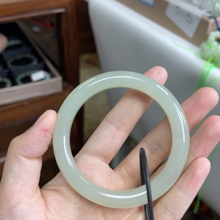 和田玉未镶嵌手镯55