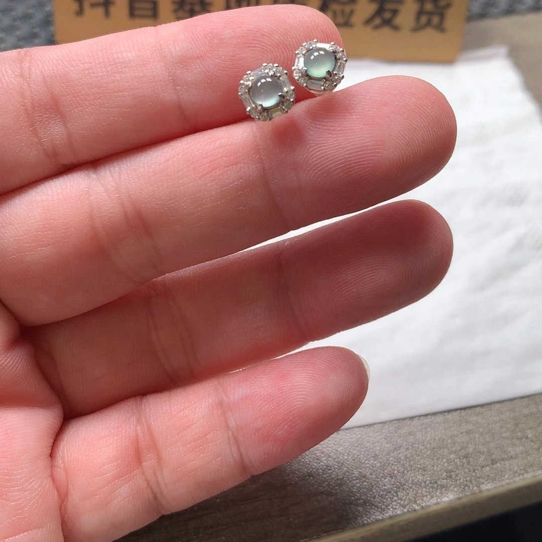 颈饰未镶嵌翡翠耳钉