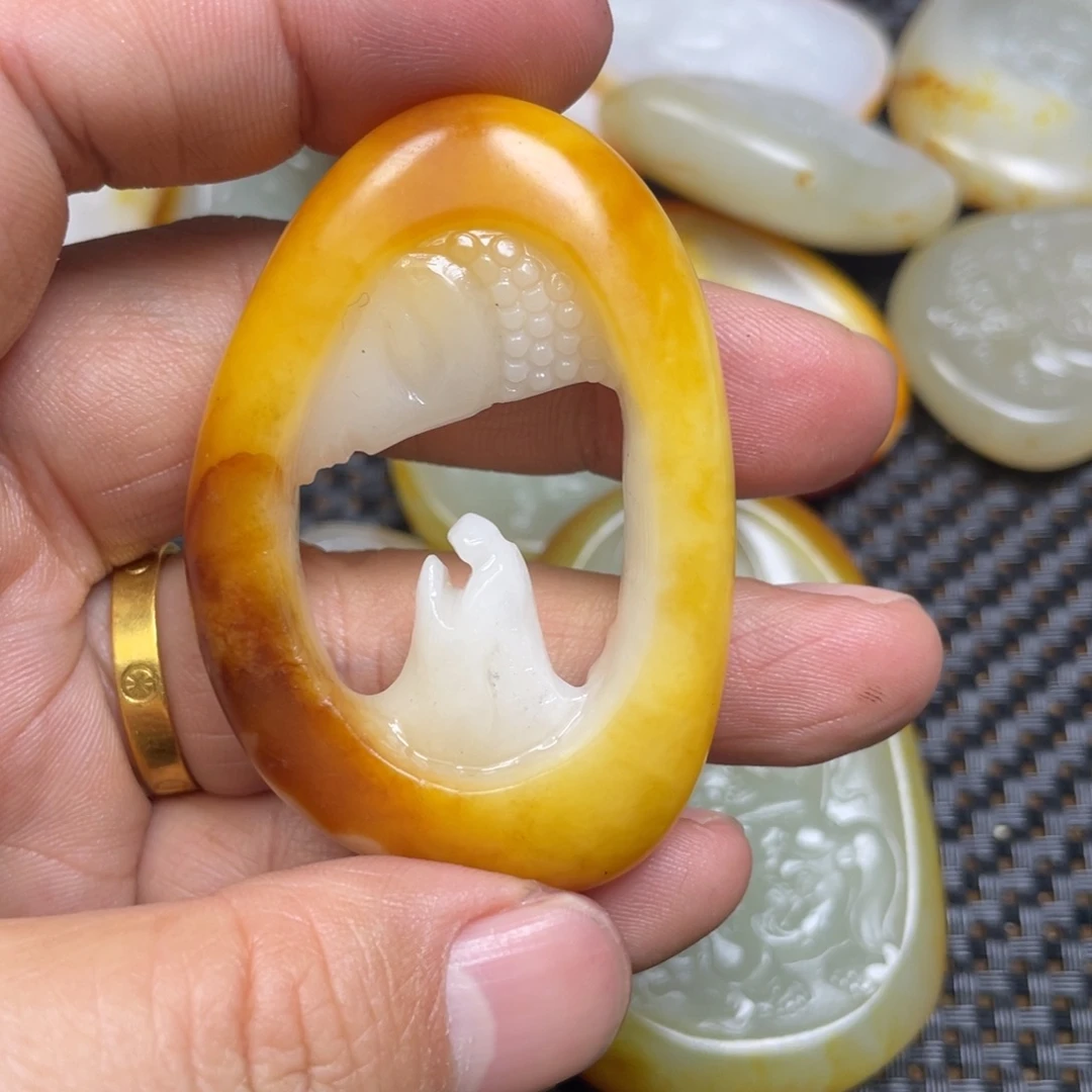 漫***：和田玉未镶嵌颈饰