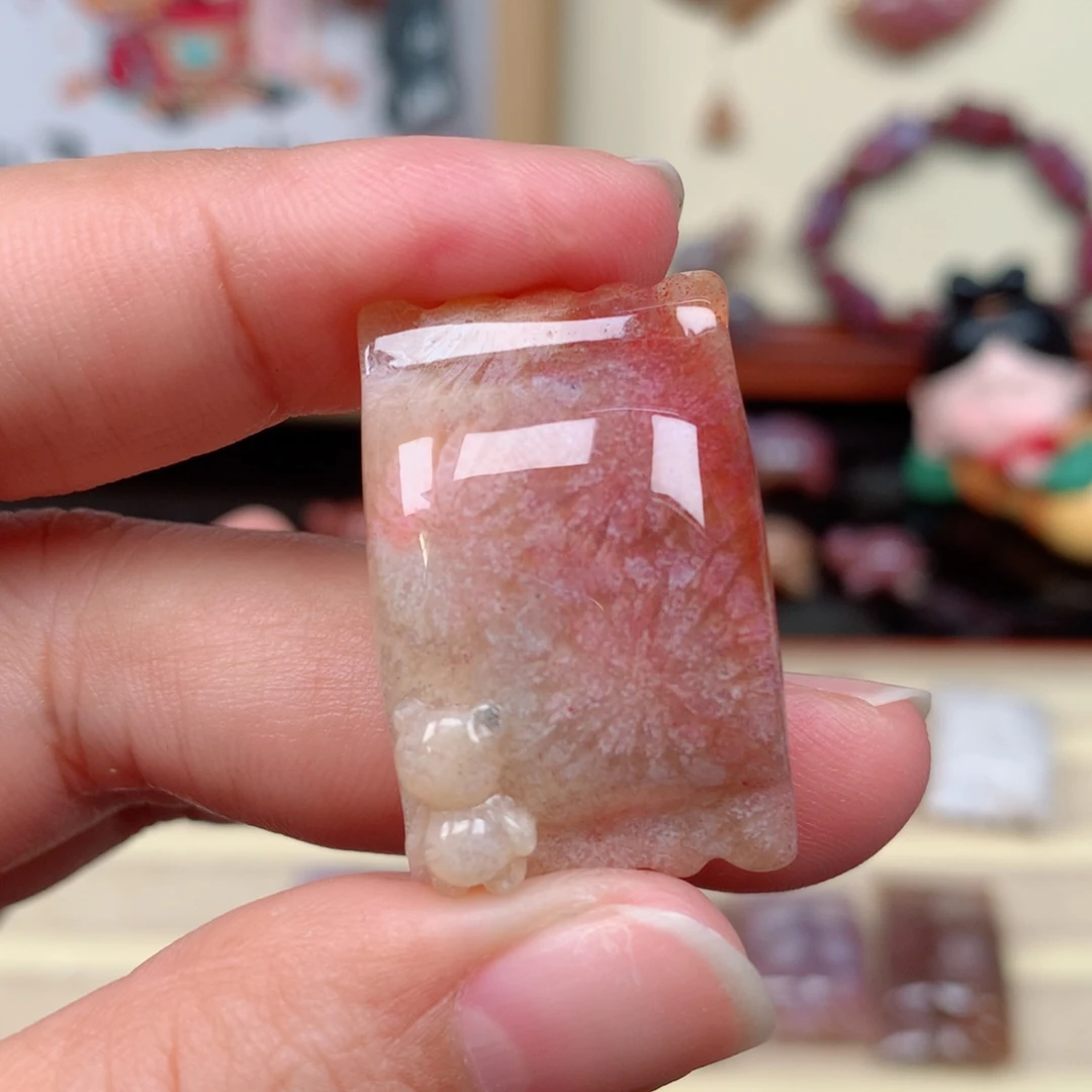 未镶嵌颈饰硅化玉