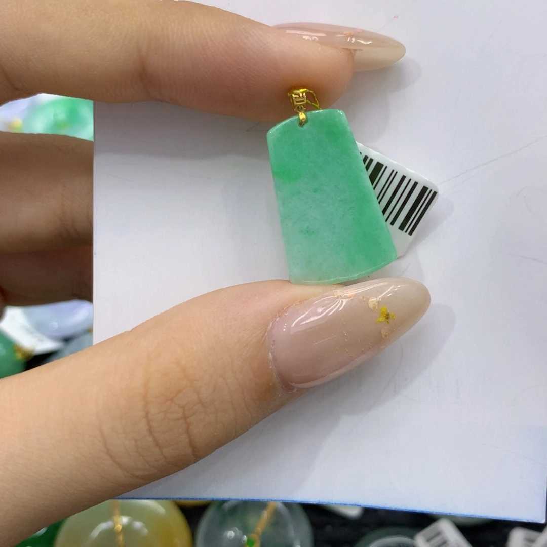 颈饰18K金镶嵌翡翠