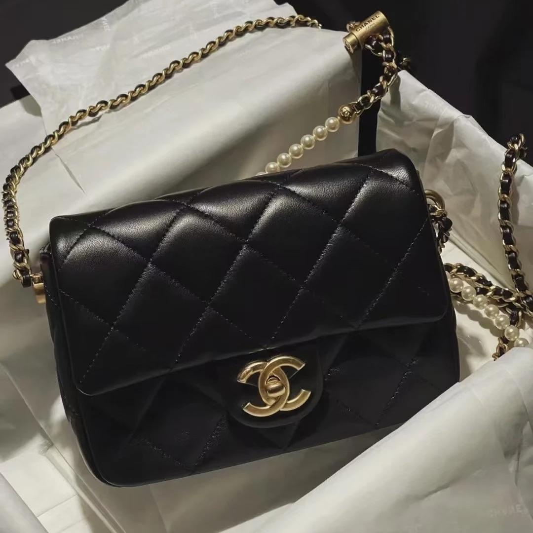 未使用 Chanel/香奈儿 21K 黑金珍珠风衣扣方胖子 链条斜挎包