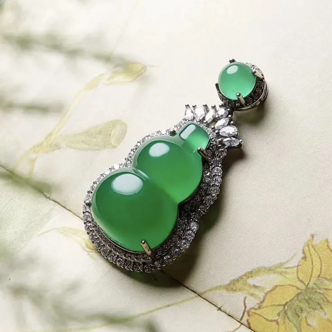 【小女王珠宝】天然绿玉髓满绿满钻葫芦吊坠白银色底托（赠链）