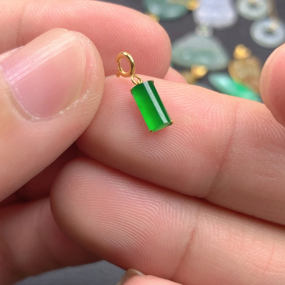 【闪购商品】颈饰18K金镶嵌翡翠沈****校翡翠