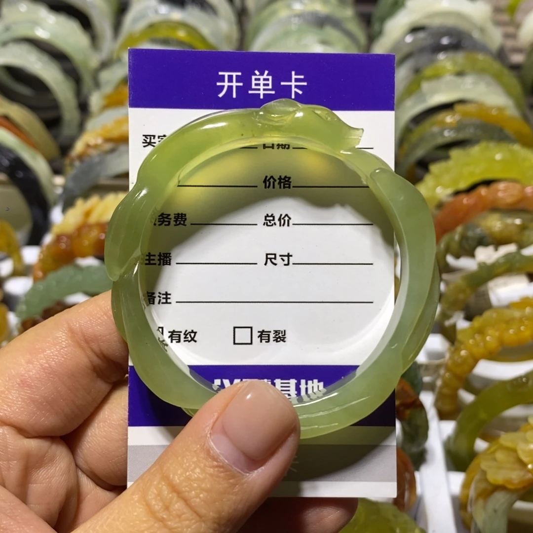 笑***冉蛇纹石玉未镶嵌手镯