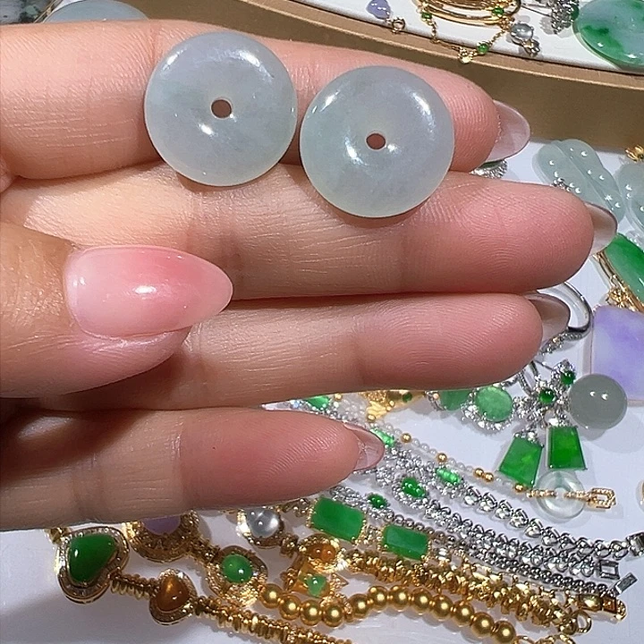 颈饰未镶嵌翡翠平安扣