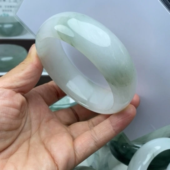 未镶嵌手镯石英质玉（金丝玉）