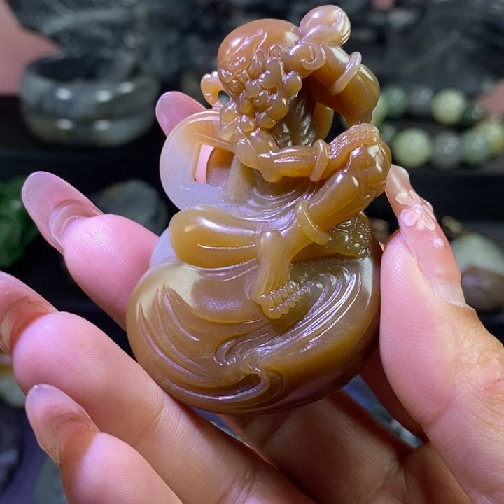 和田玉未镶嵌把件