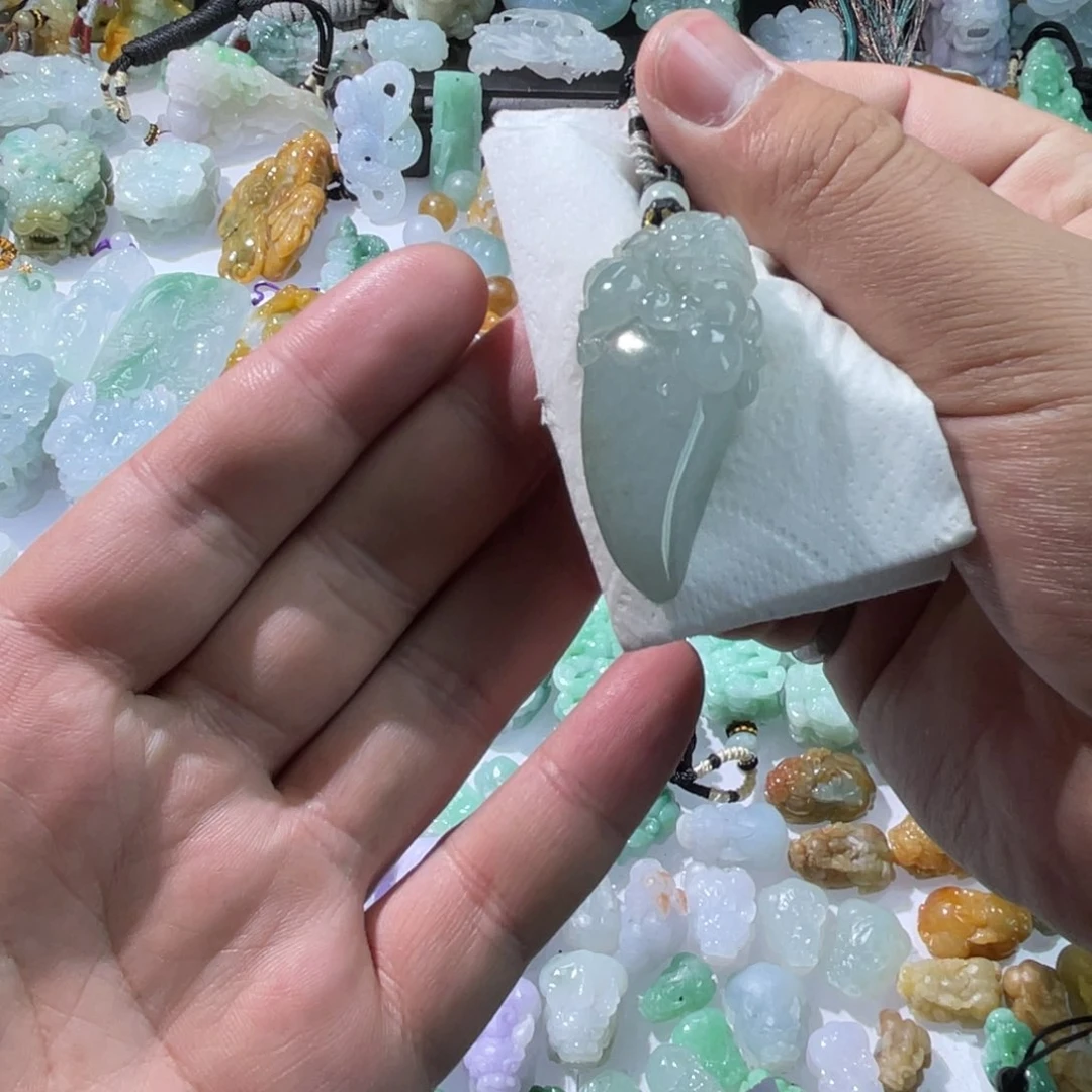 翡翠颈饰未镶嵌天然