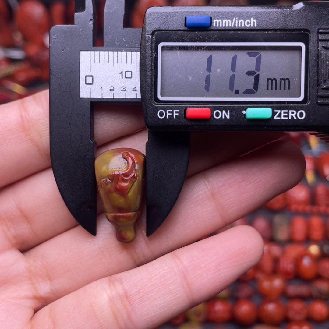 南红玛瑙未镶嵌配饰包浆无相佛三通款