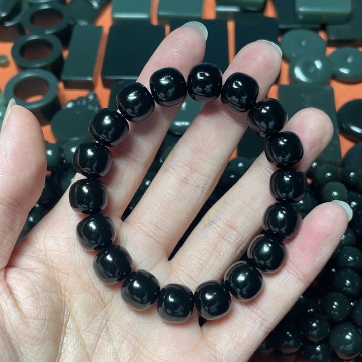 多***胺和田玉（糖玉）未镶嵌颈饰