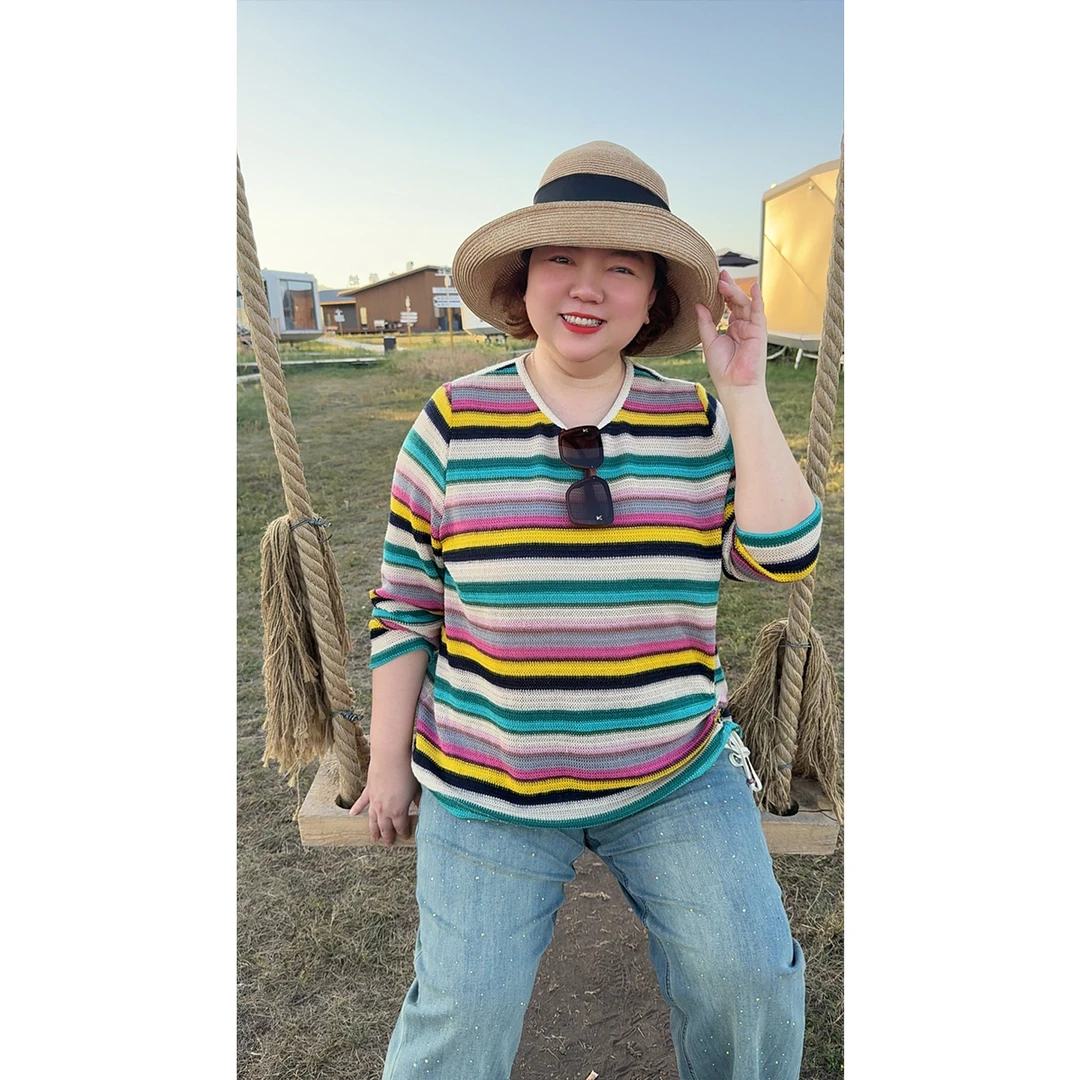 金雀绫【彩虹衫】设计款条纹减龄针织工艺加宽加大小衫SZA2SY503