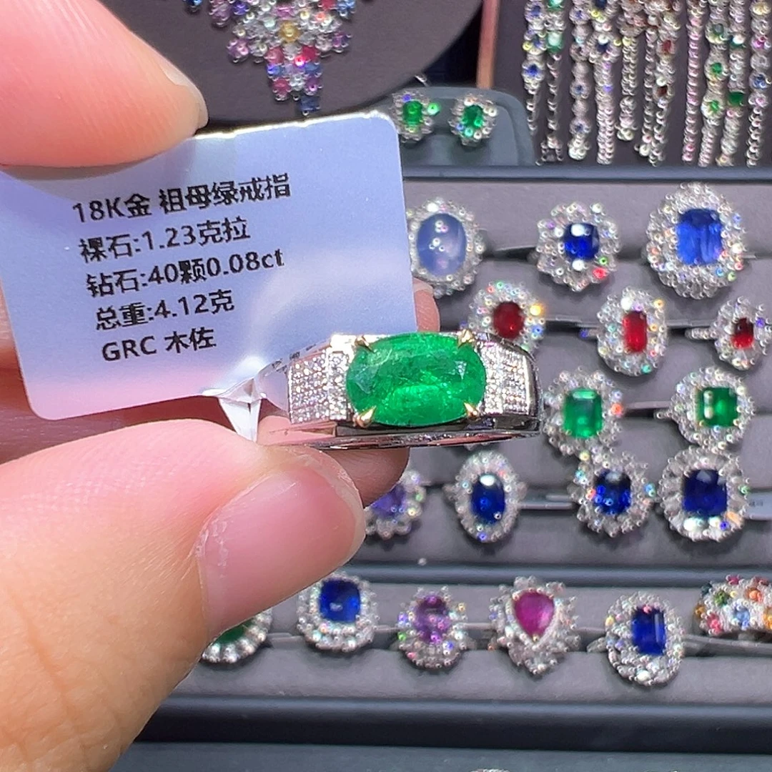 祖母绿戒指18K金镶嵌