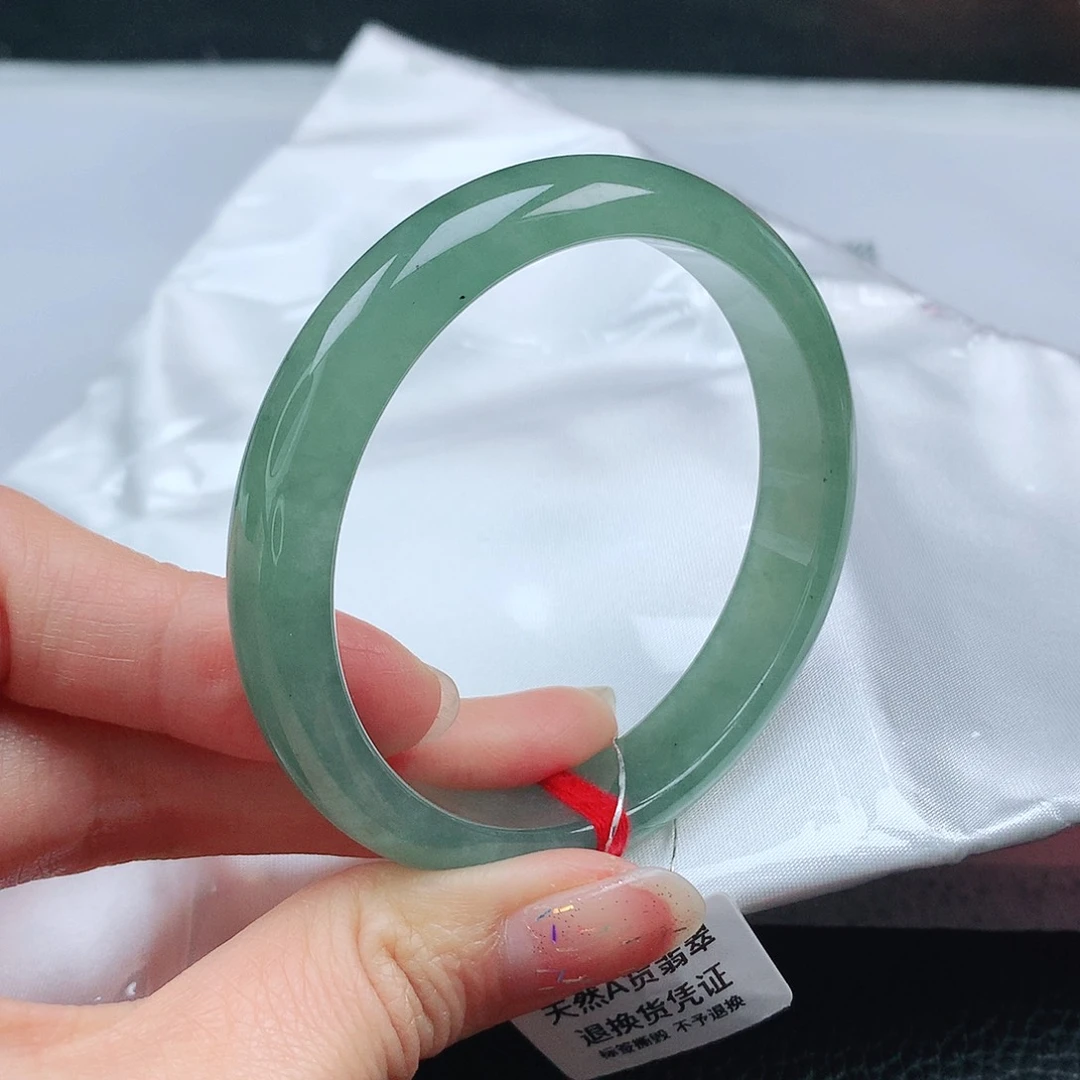 翡翠手镯未镶嵌54圈