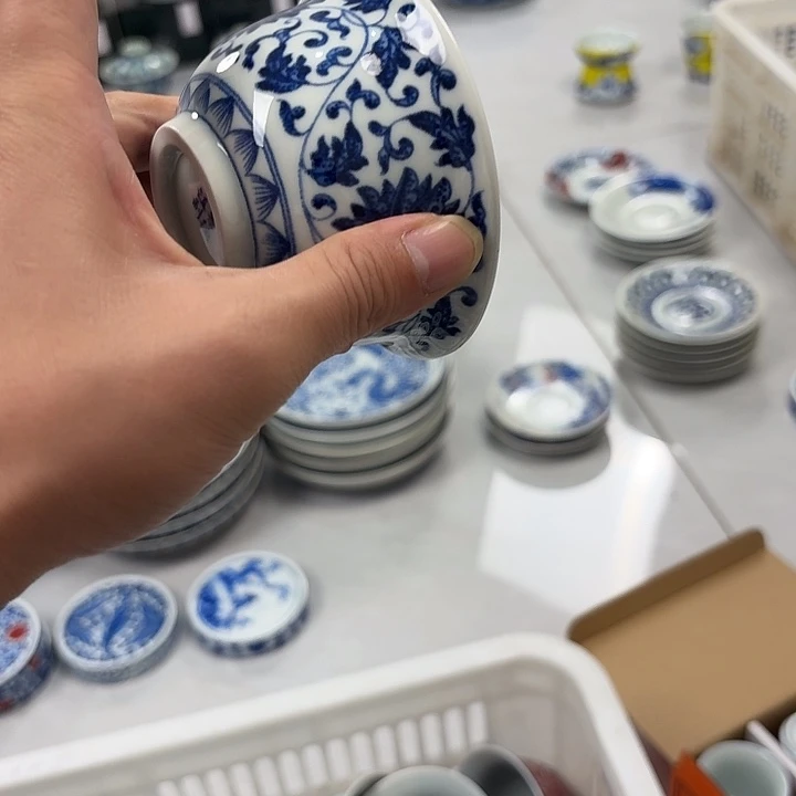 瓷片青花缠枝莲大压手杯景德镇