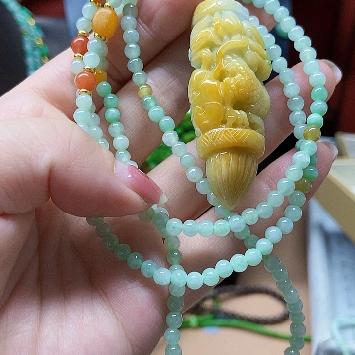 翡翠未镶嵌颈饰吊坠