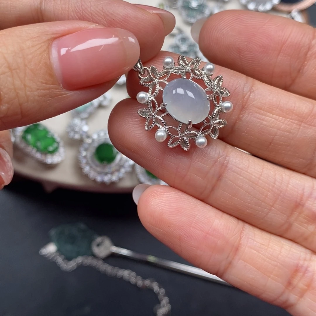 翡翠颈饰未镶嵌翡翠