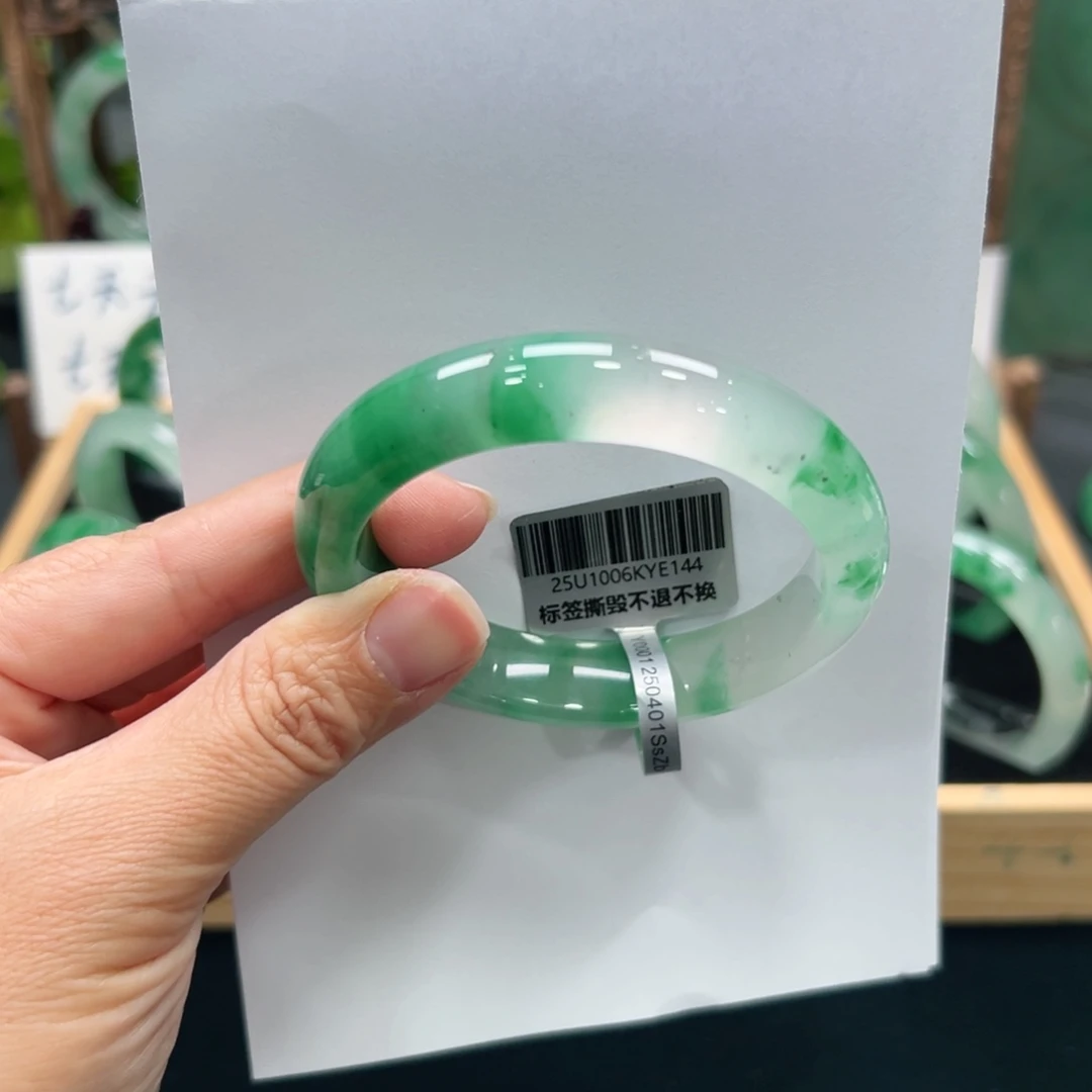 石英质玉未镶嵌手镯➕佳佳56