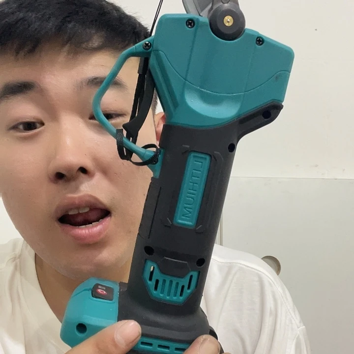 八点的飞机我来不起啊不004