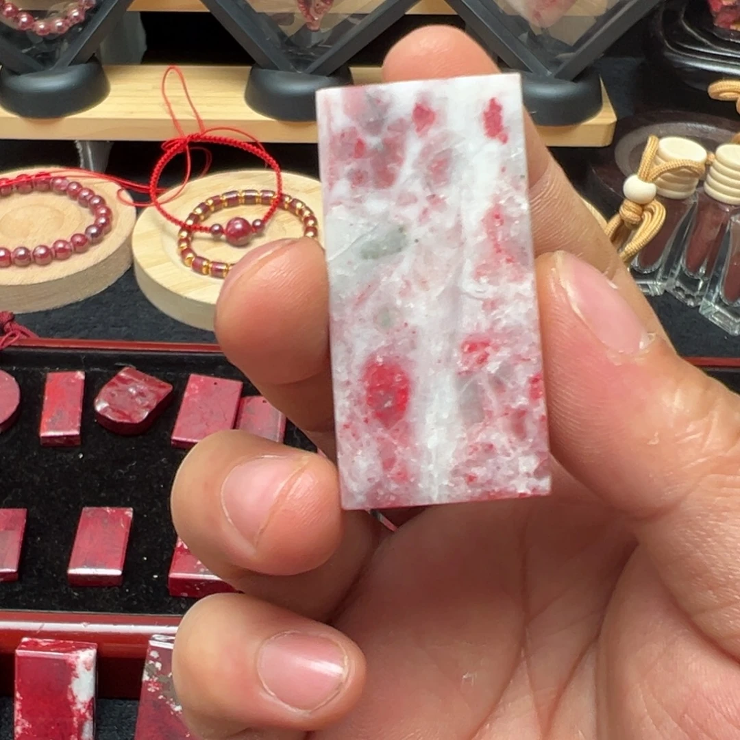 天然辰砂天然朱砂原石无事牌
