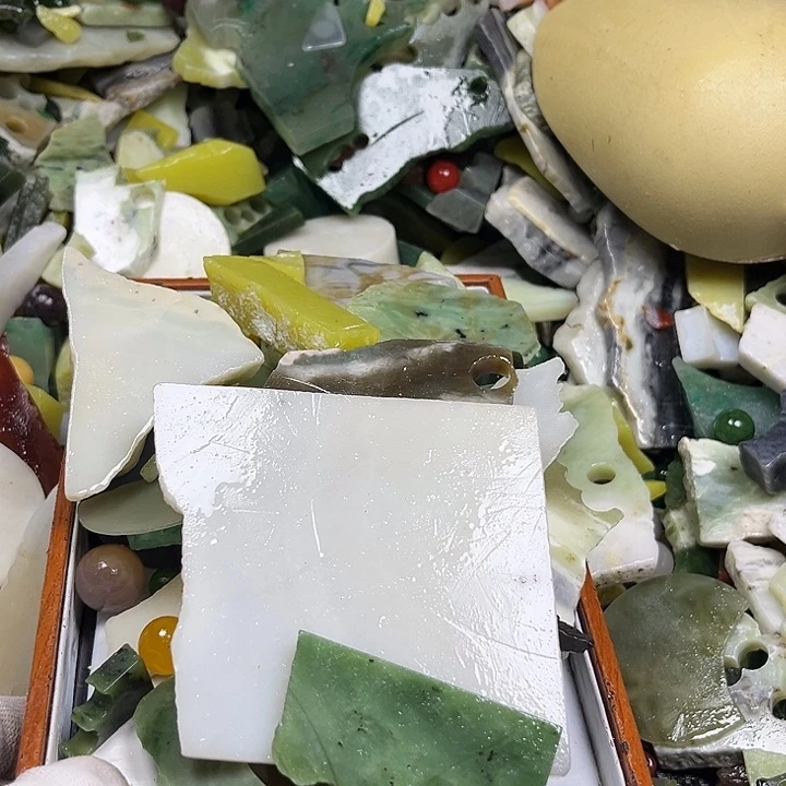 未镶嵌透闪石质玉珠宝奇石竹*月