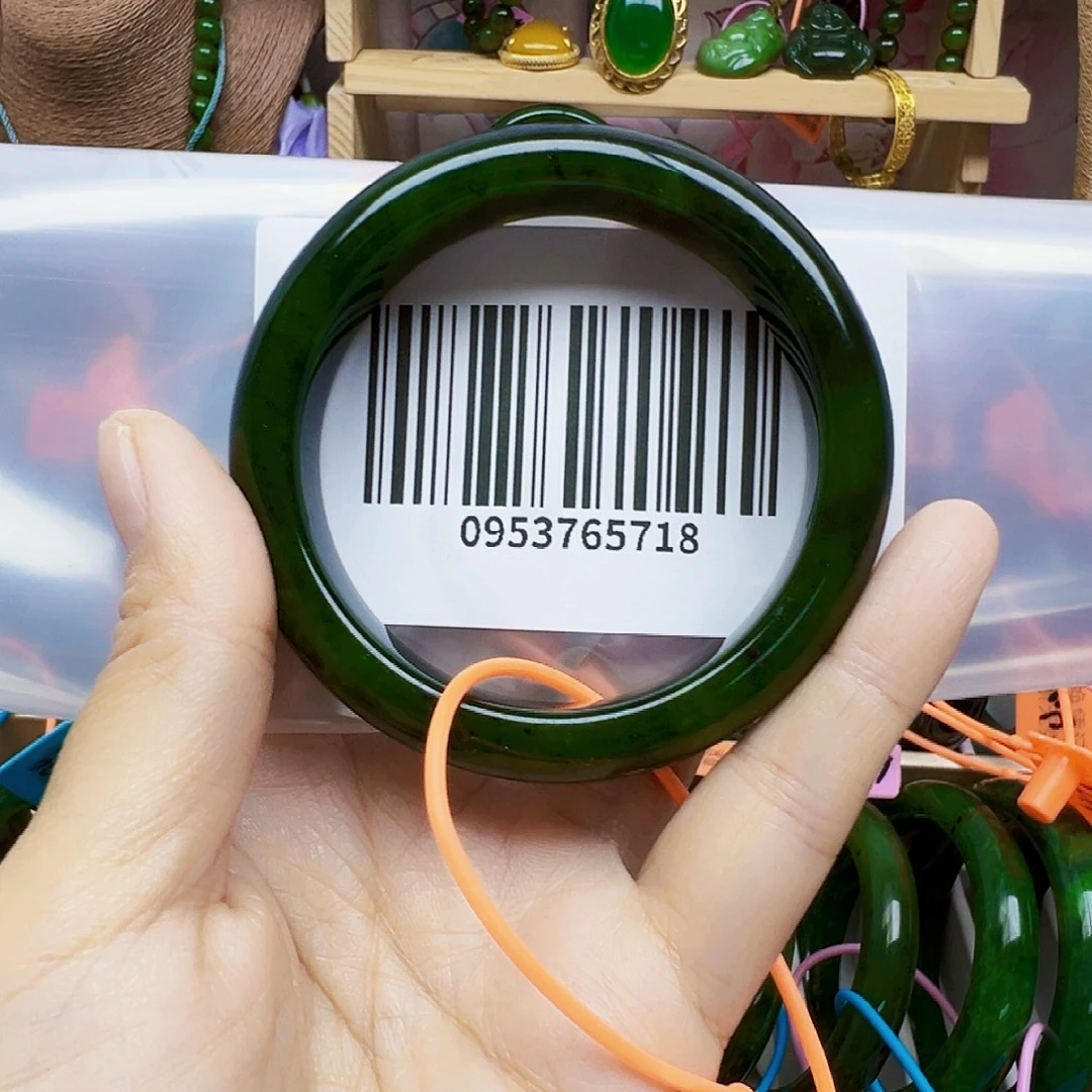 芸****和田玉未镶嵌手镯