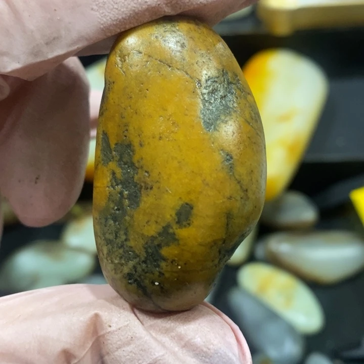 颈饰未镶嵌和田玉（糖玉）