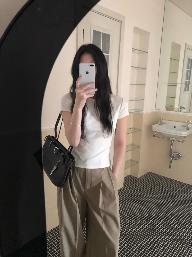 可爱风圆领短袖常规款修身型T恤小众复古小个子白色